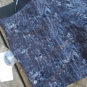 NWT Men's lululemon EL CURRENT Short 9" Linerless